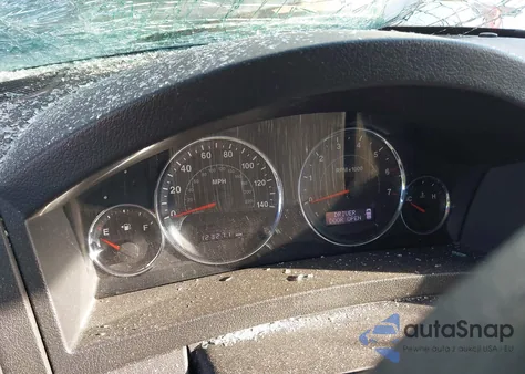 2010 Jeep Grand Cherokee Laredo z USA, uszkodzony, nr VIN 1J4PR4GK4AC125094